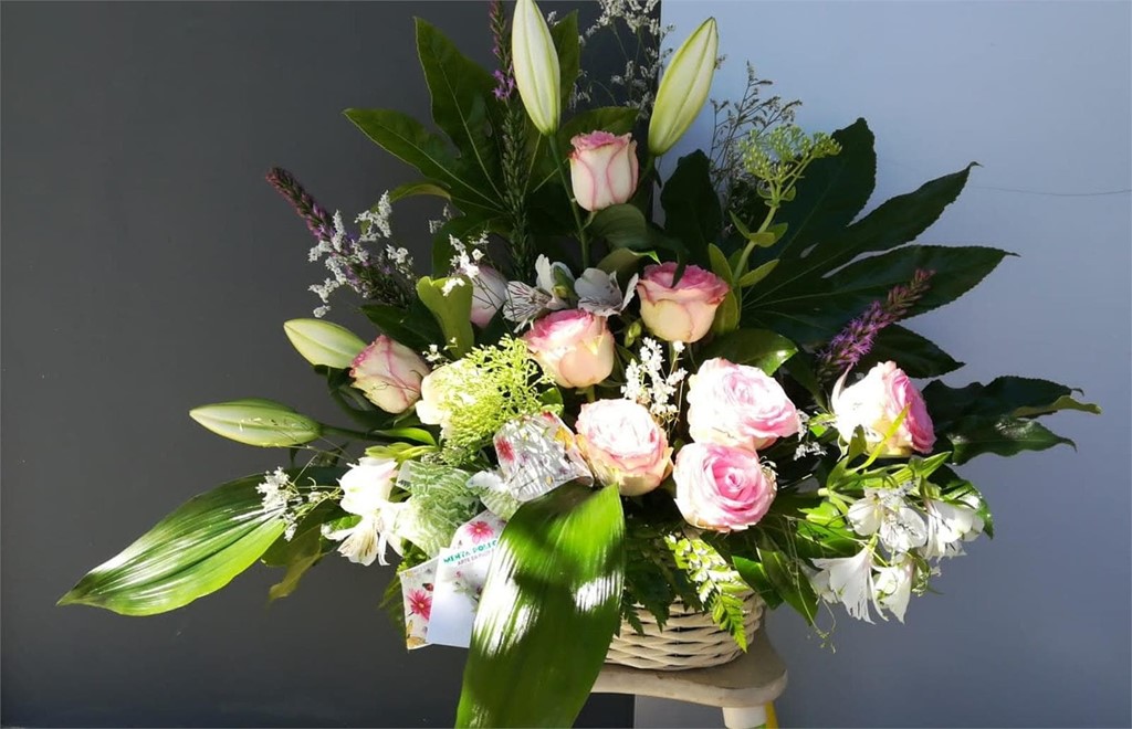 Foto 1 cesta floral pastel